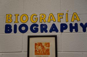 the word biography in English and Spanish pasted on a wall